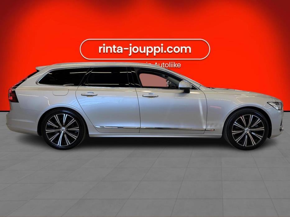 VOLVO V90 2022