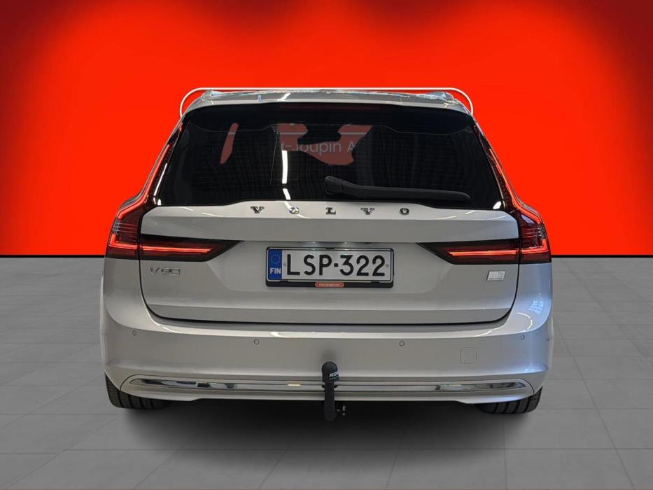 VOLVO V90 2022