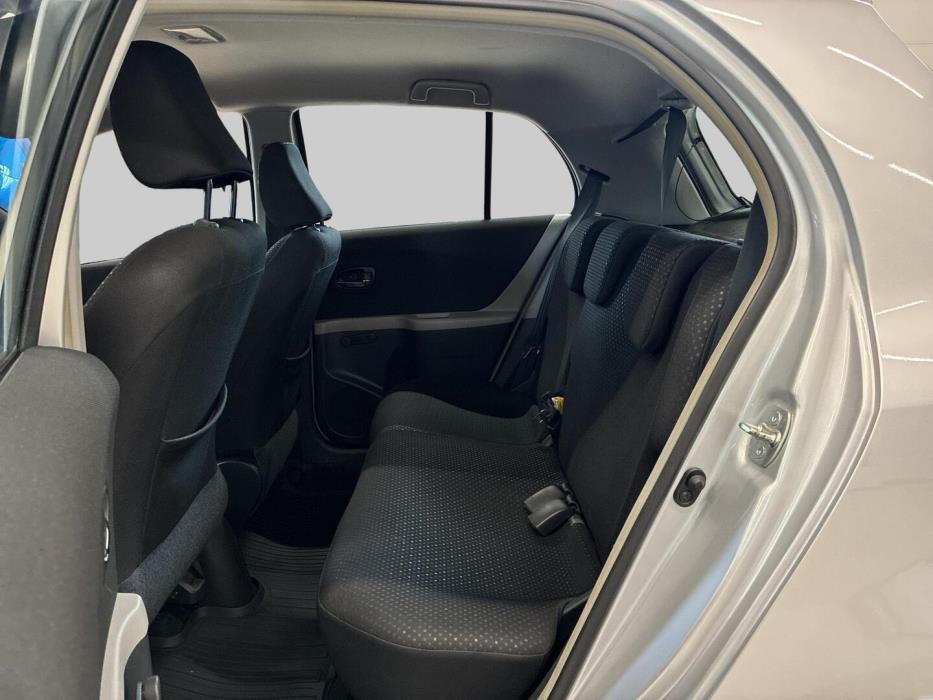 TOYOTA Yaris 2011