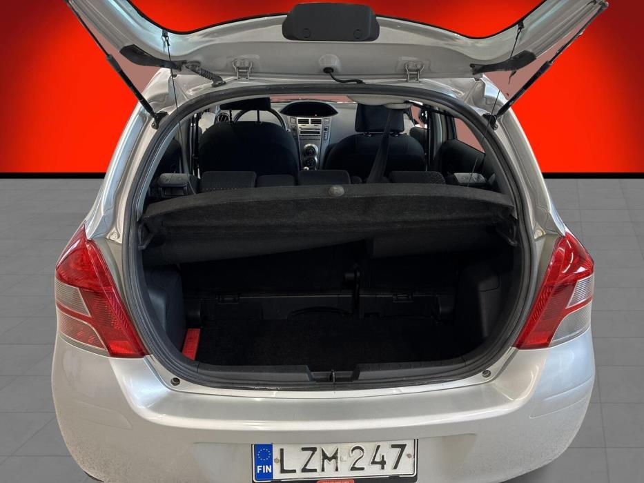 TOYOTA Yaris 2011
