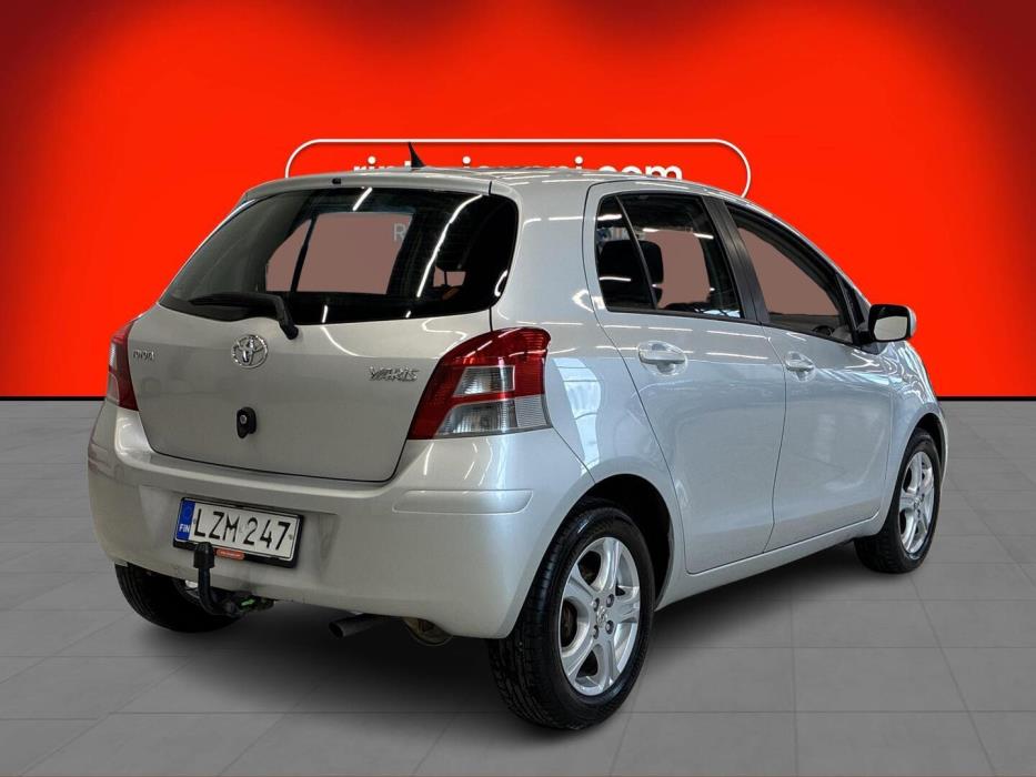 TOYOTA Yaris 2011