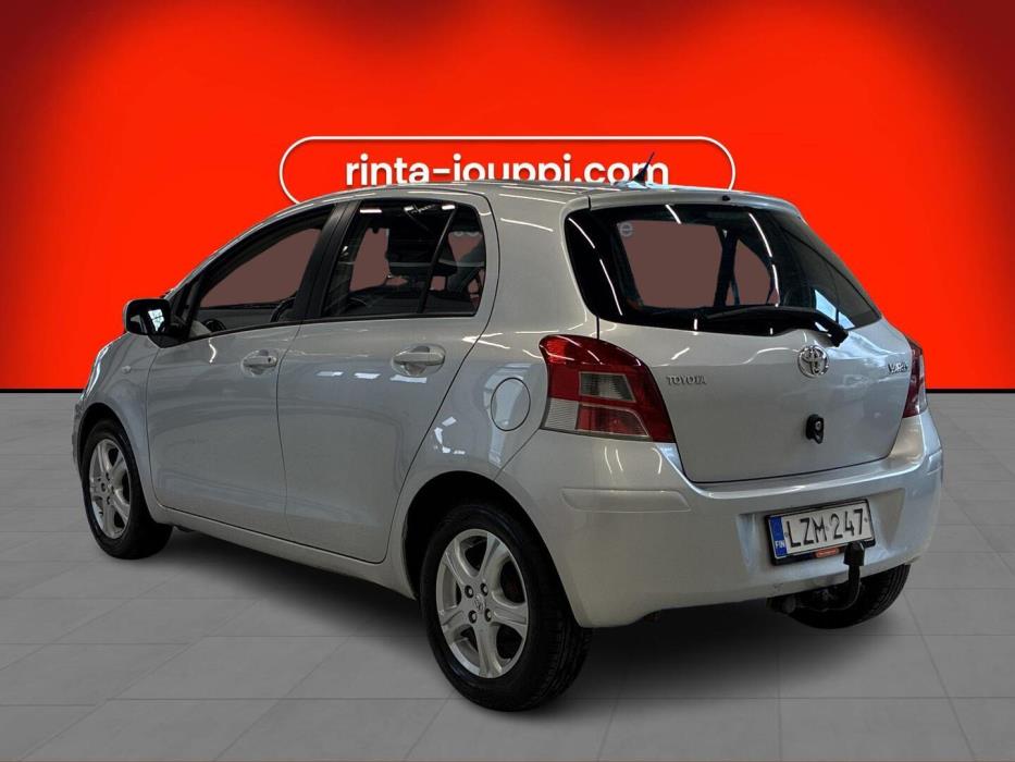 TOYOTA Yaris 2011