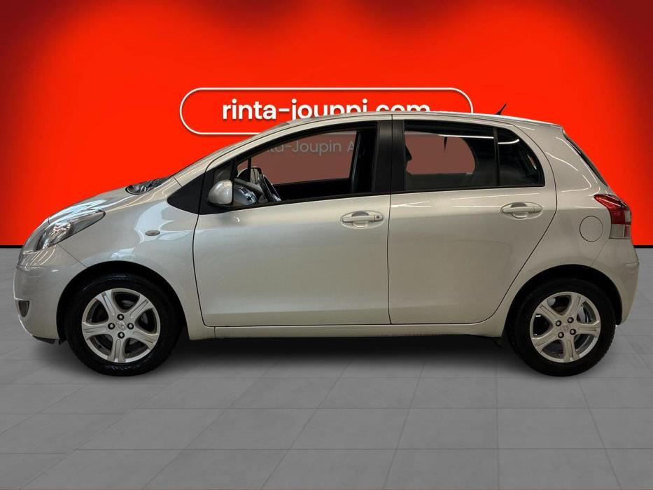 TOYOTA Yaris 2011