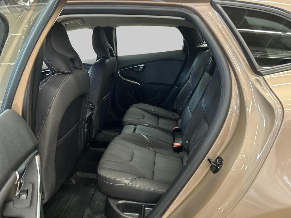 VOLVO V40 Cross Country 2013