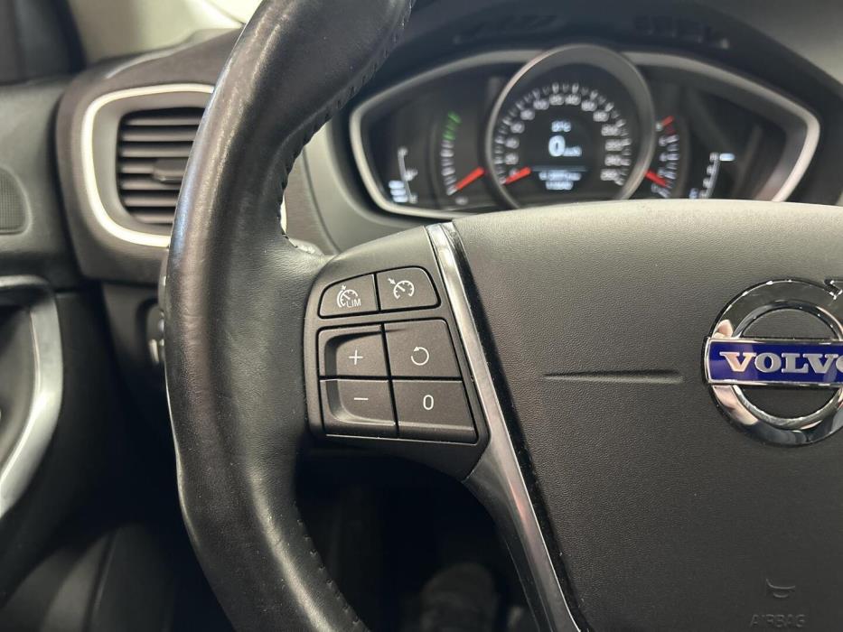 VOLVO V40 Cross Country 2013