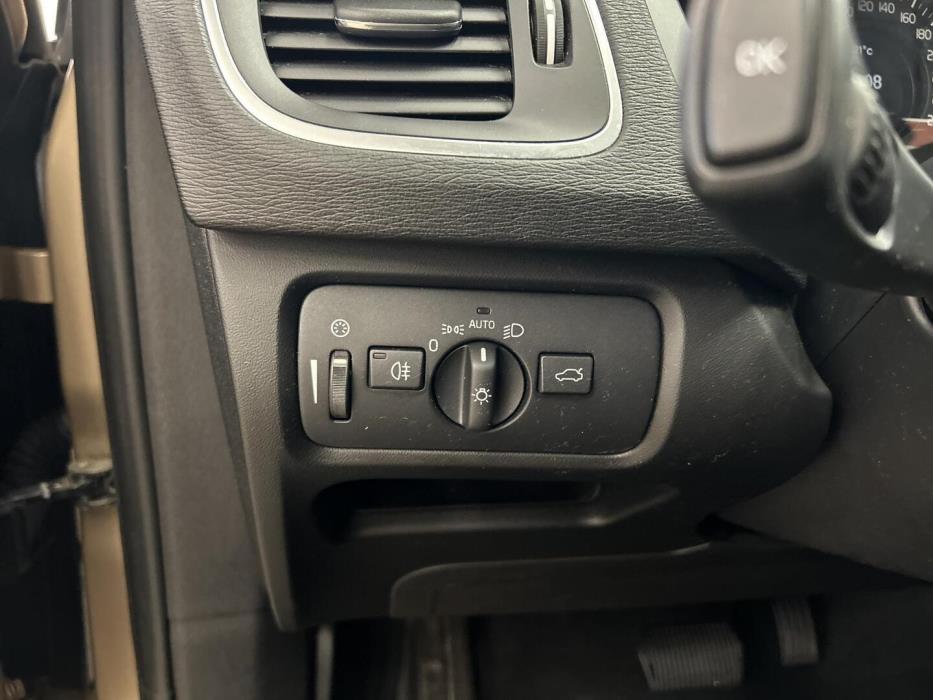 VOLVO V40 Cross Country 2013