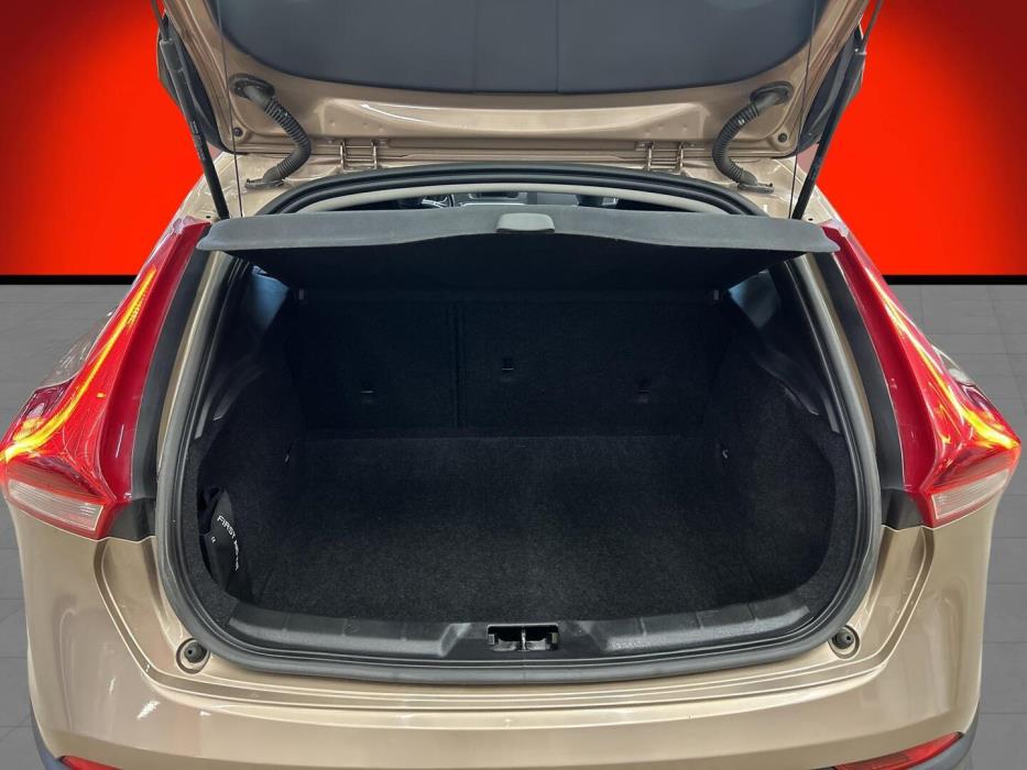 VOLVO V40 Cross Country 2013