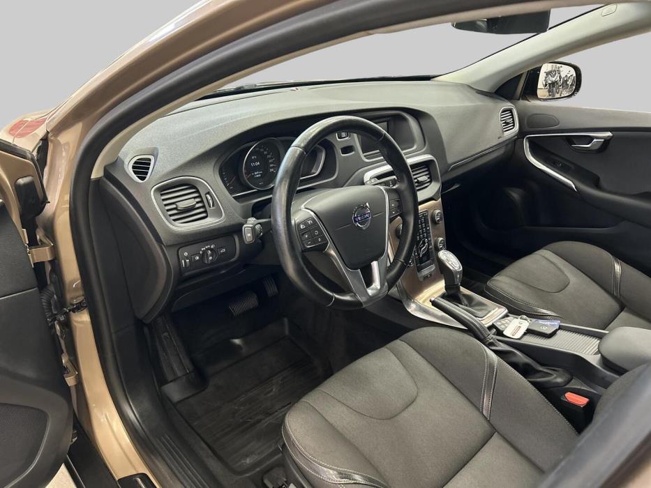 VOLVO V40 Cross Country 2013