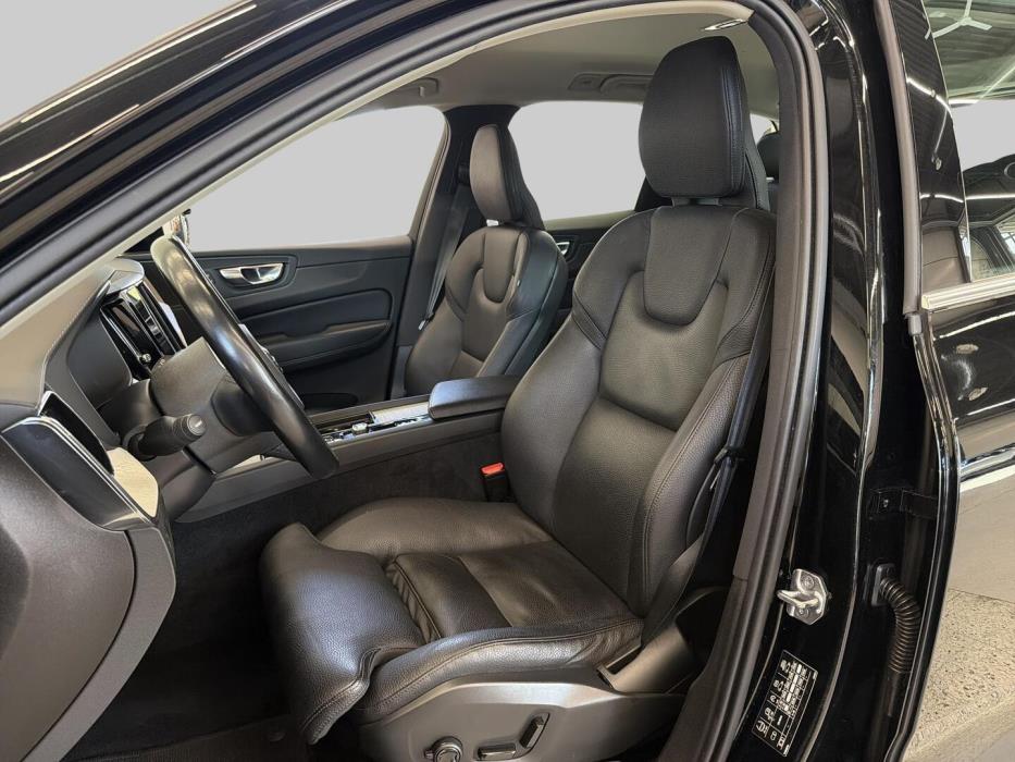 VOLVO XC60 2021