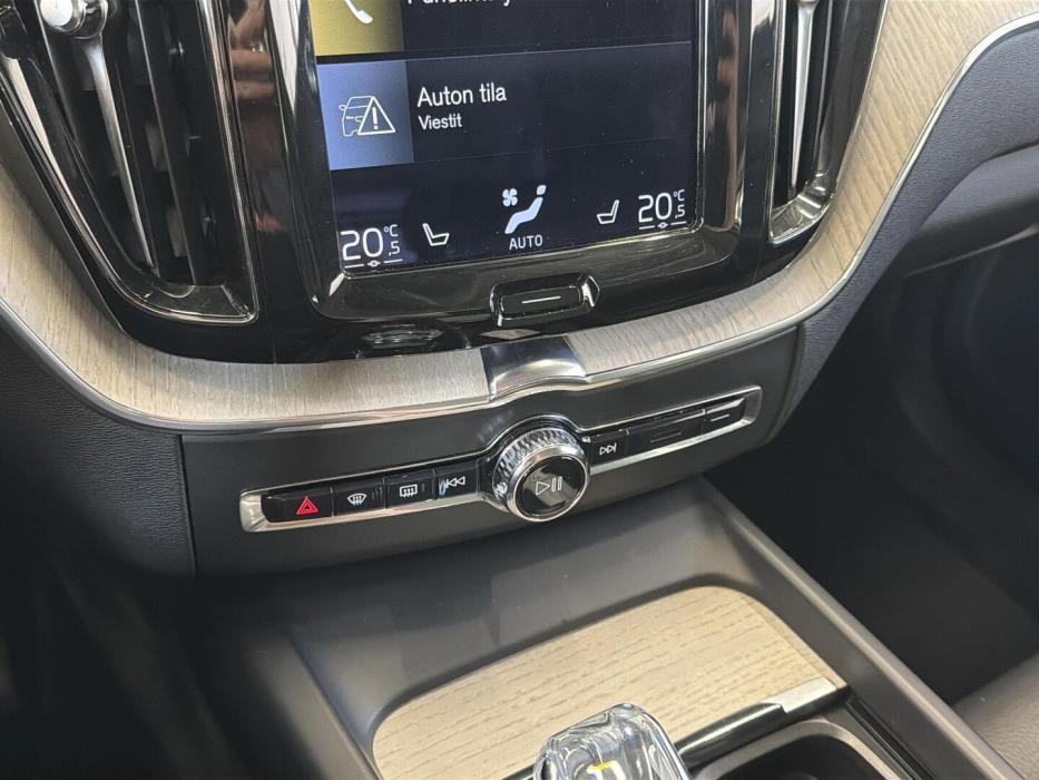 VOLVO XC60 2021