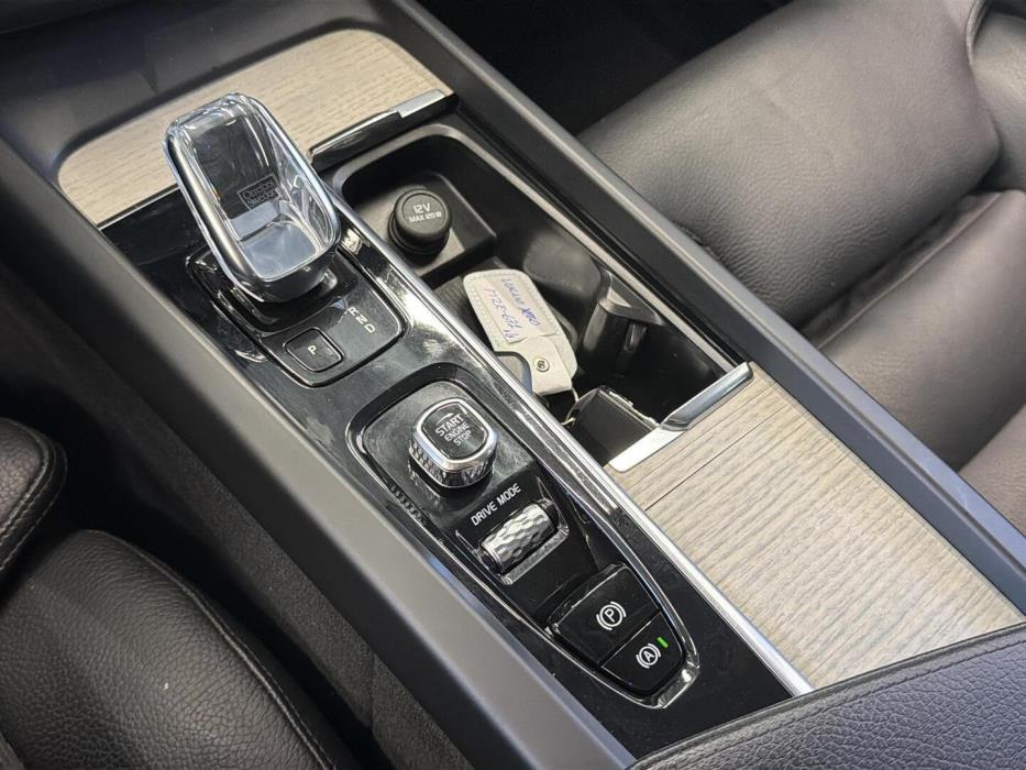 VOLVO XC60 2021
