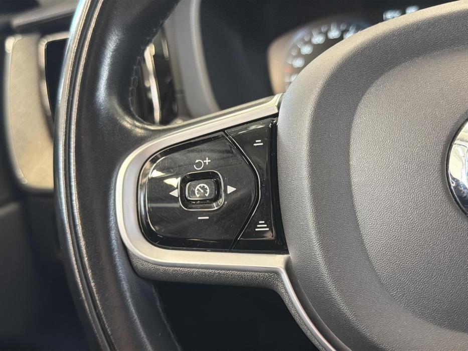 VOLVO XC60 2021
