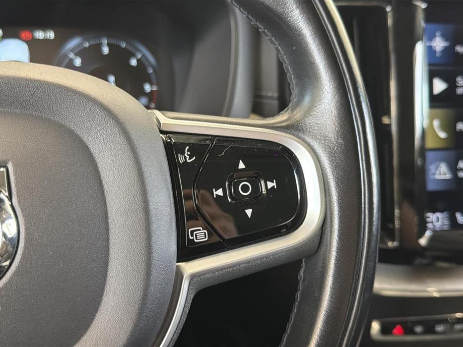VOLVO XC60 2021