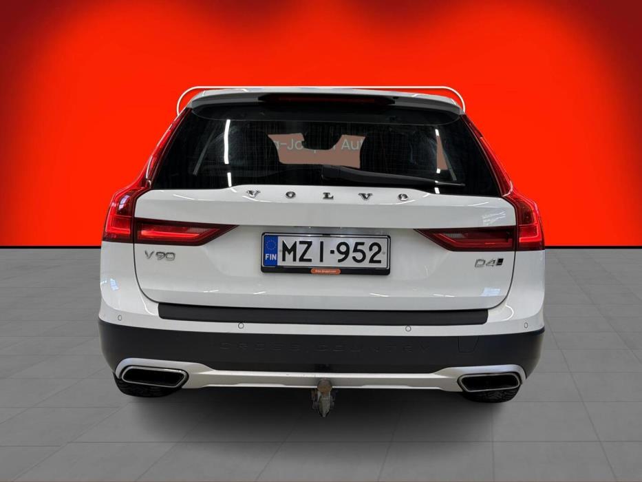 VOLVO V90 Cross Country 2017