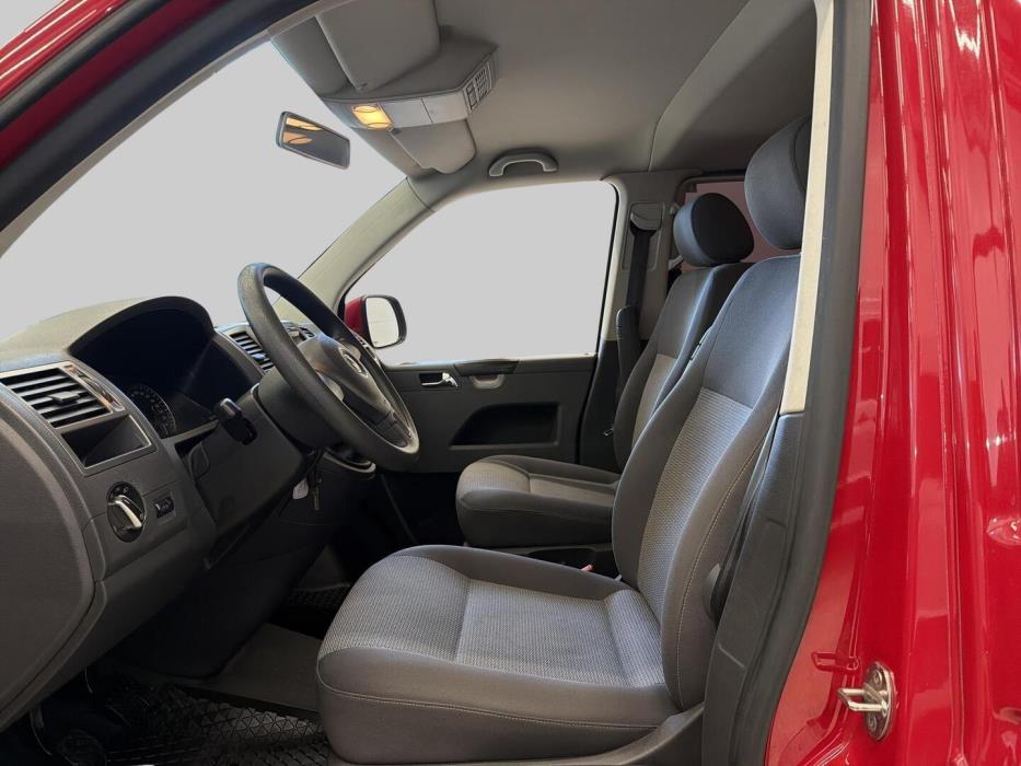 VOLKSWAGEN Caravelle 2012