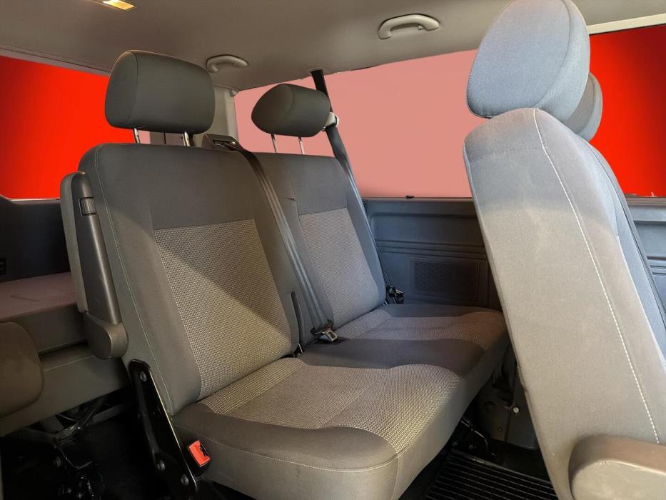 VOLKSWAGEN Caravelle 2012