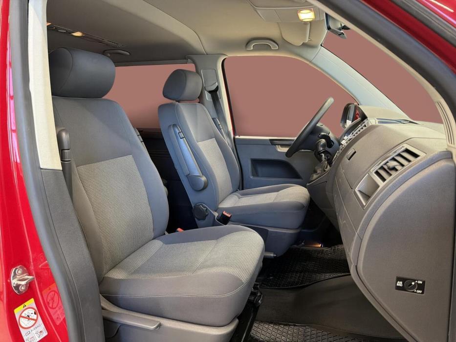 VOLKSWAGEN Caravelle 2012