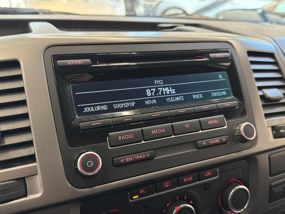 VOLKSWAGEN Caravelle 2012