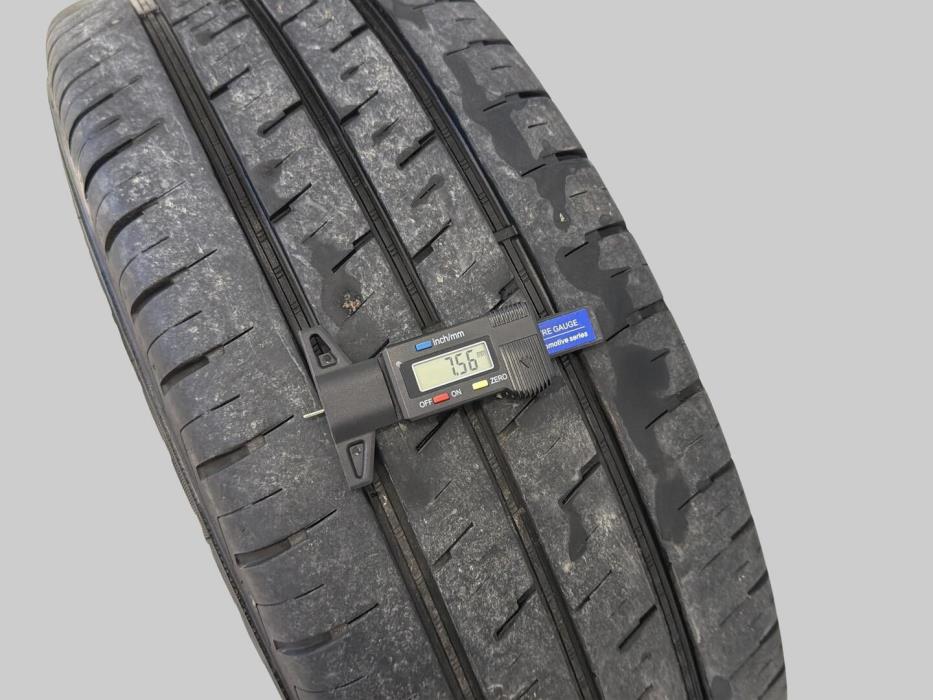 VOLKSWAGEN Caravelle 2012