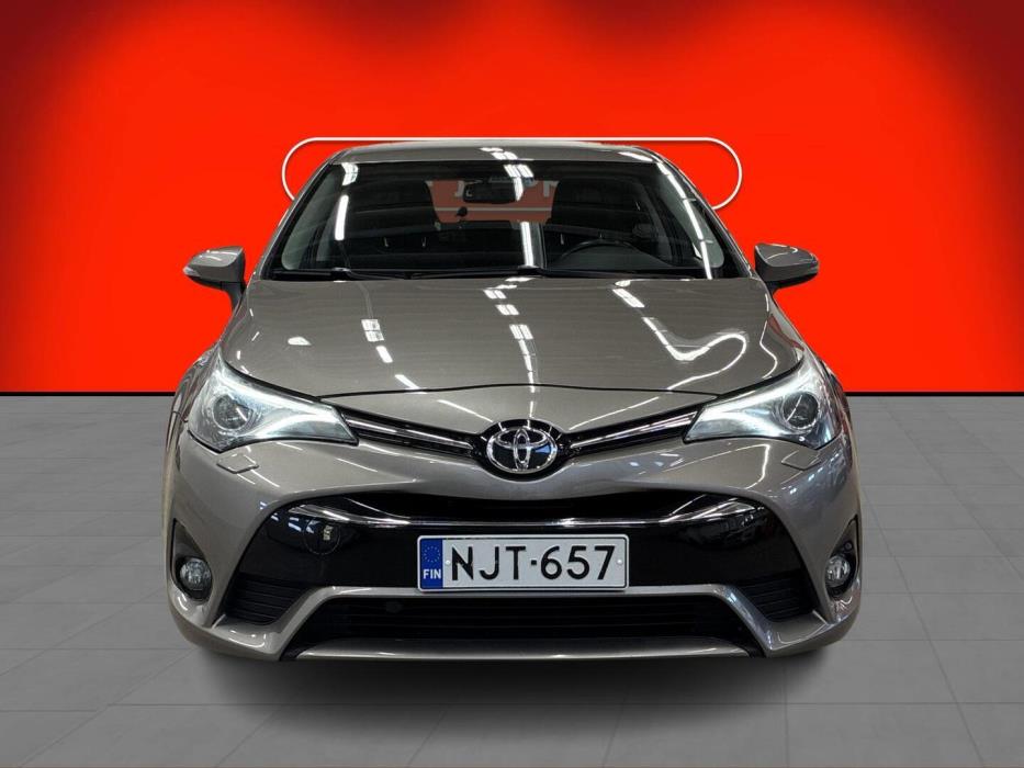 TOYOTA Avensis 2015