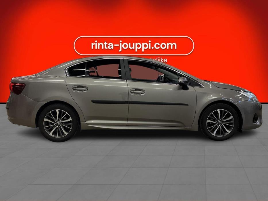 TOYOTA Avensis 2015