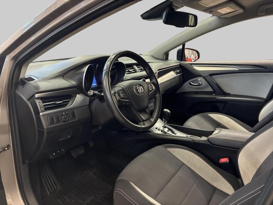 TOYOTA Avensis 2015
