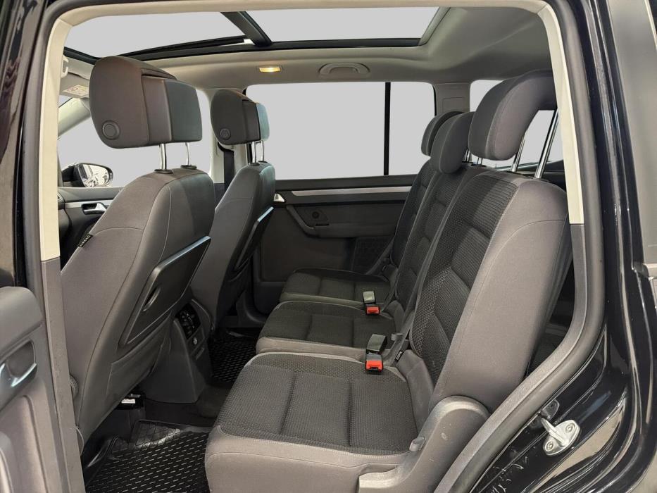 VOLKSWAGEN Touran 2015