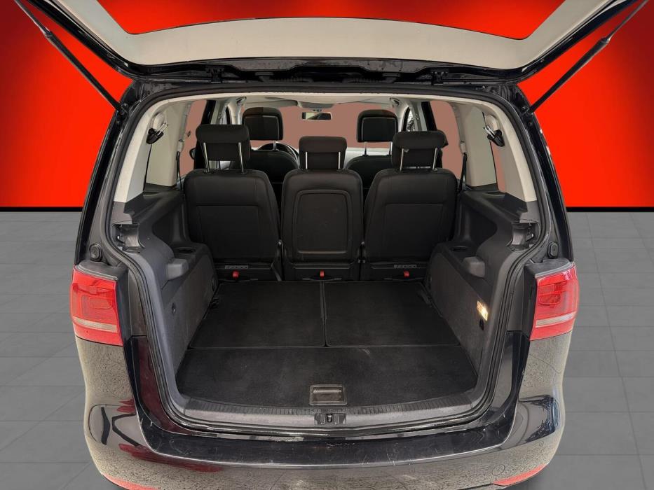 VOLKSWAGEN Touran 2015
