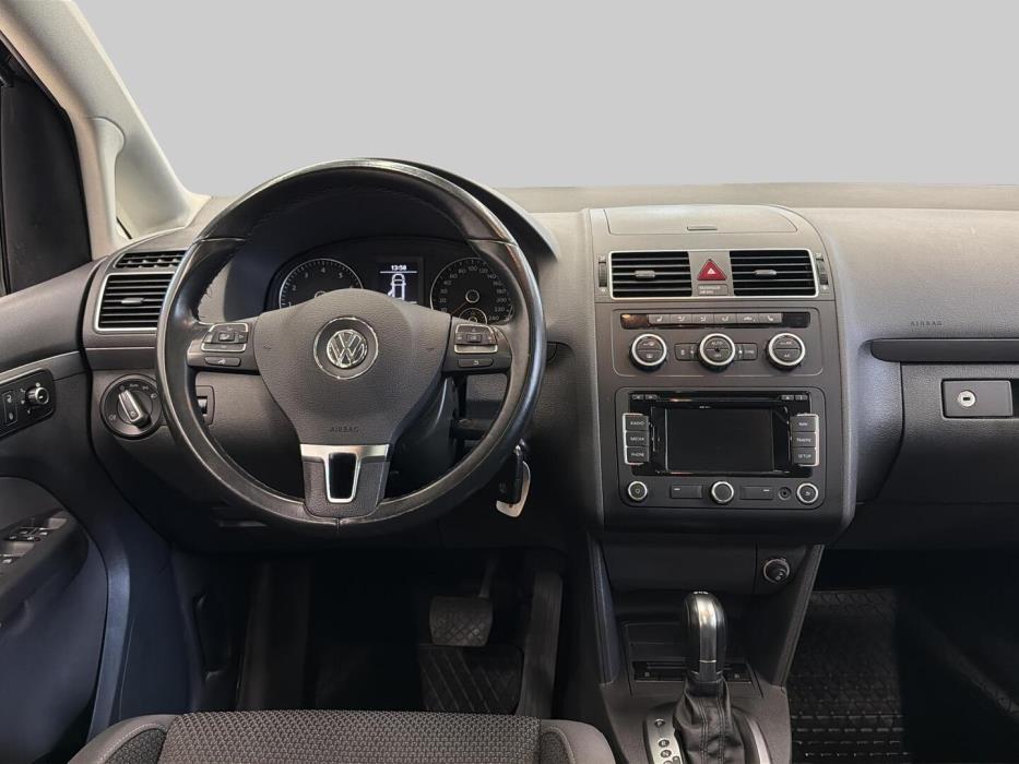 VOLKSWAGEN Touran 2015