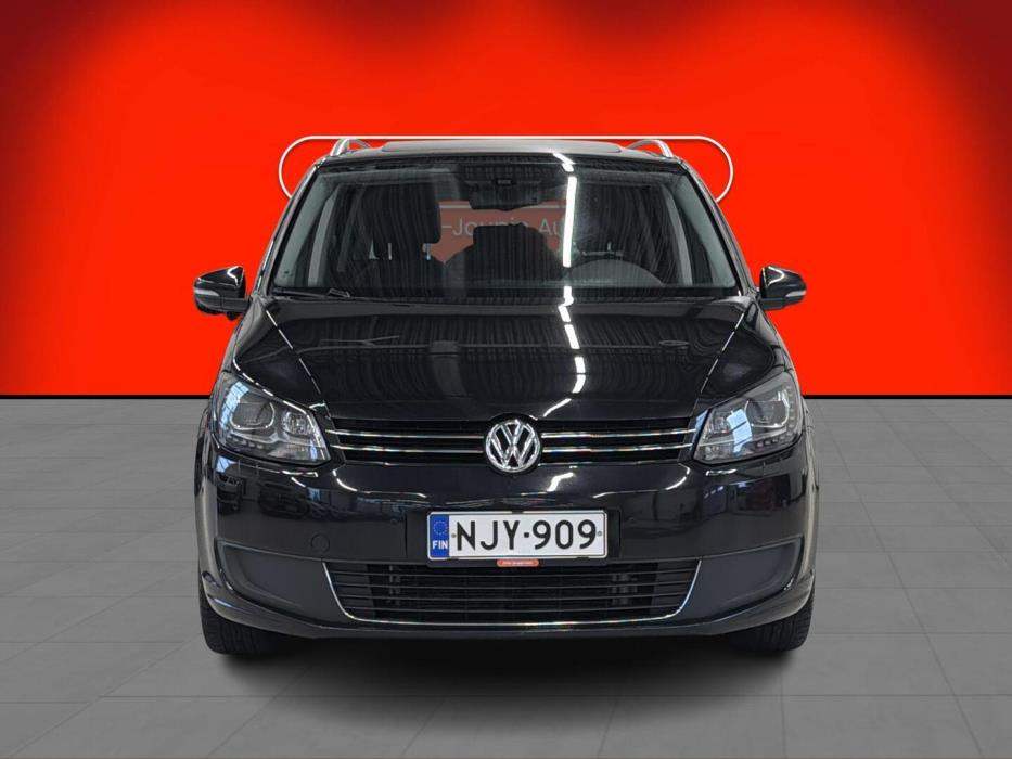 VOLKSWAGEN Touran 2015