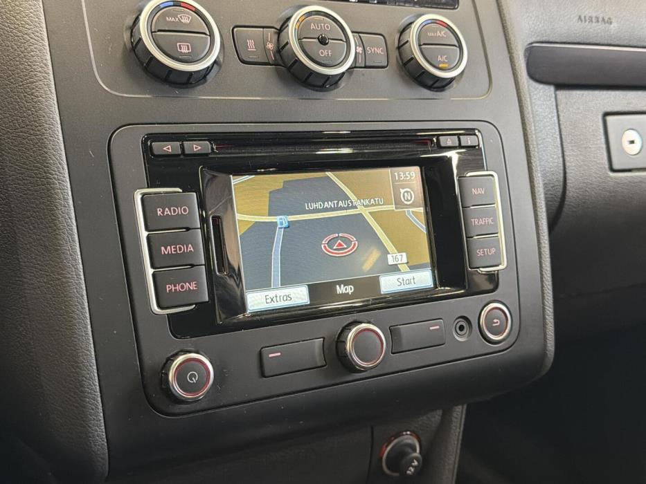 VOLKSWAGEN Touran 2015