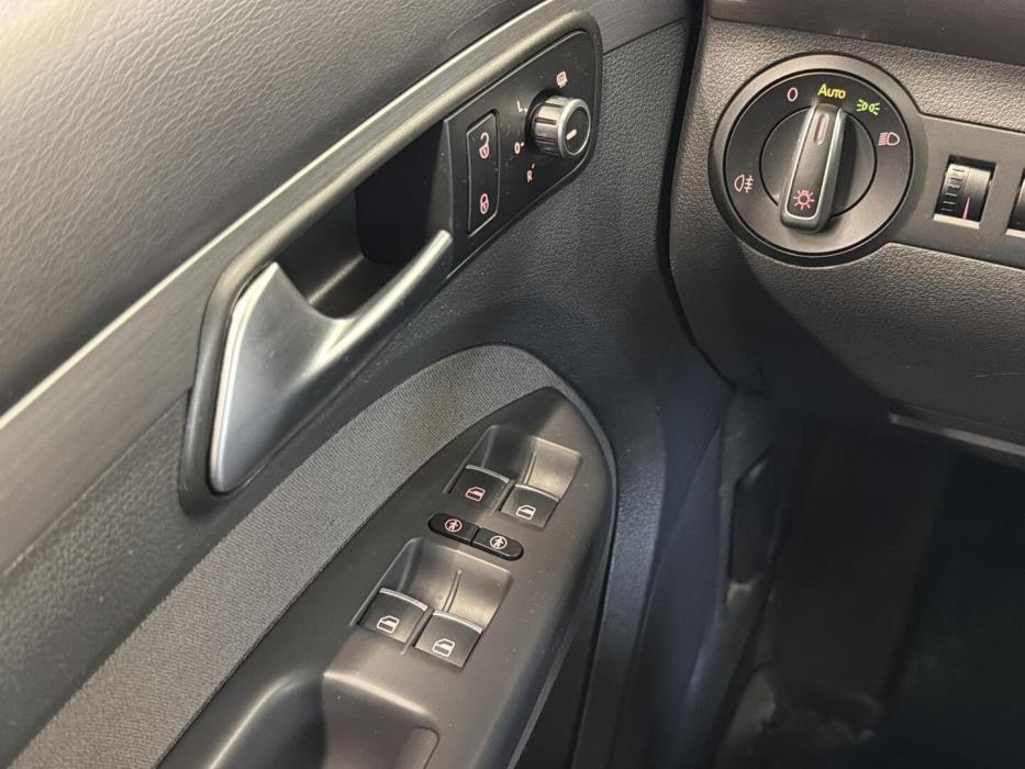 VOLKSWAGEN Touran 2015