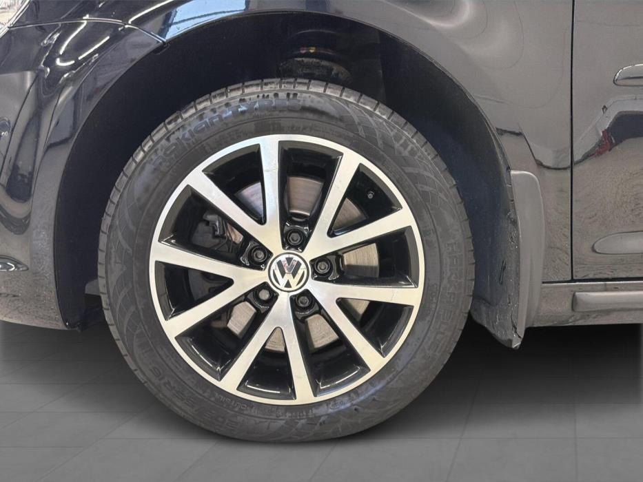 VOLKSWAGEN Touran 2015