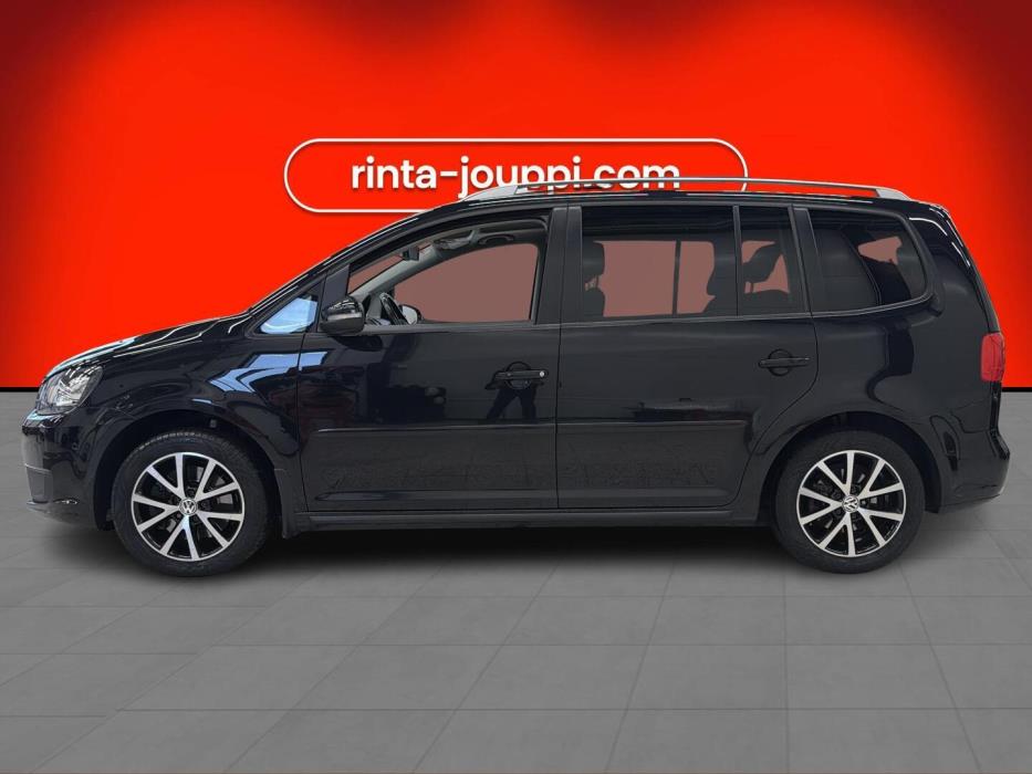 VOLKSWAGEN Touran 2015