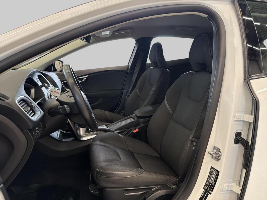 VOLVO V40 Cross Country 2016