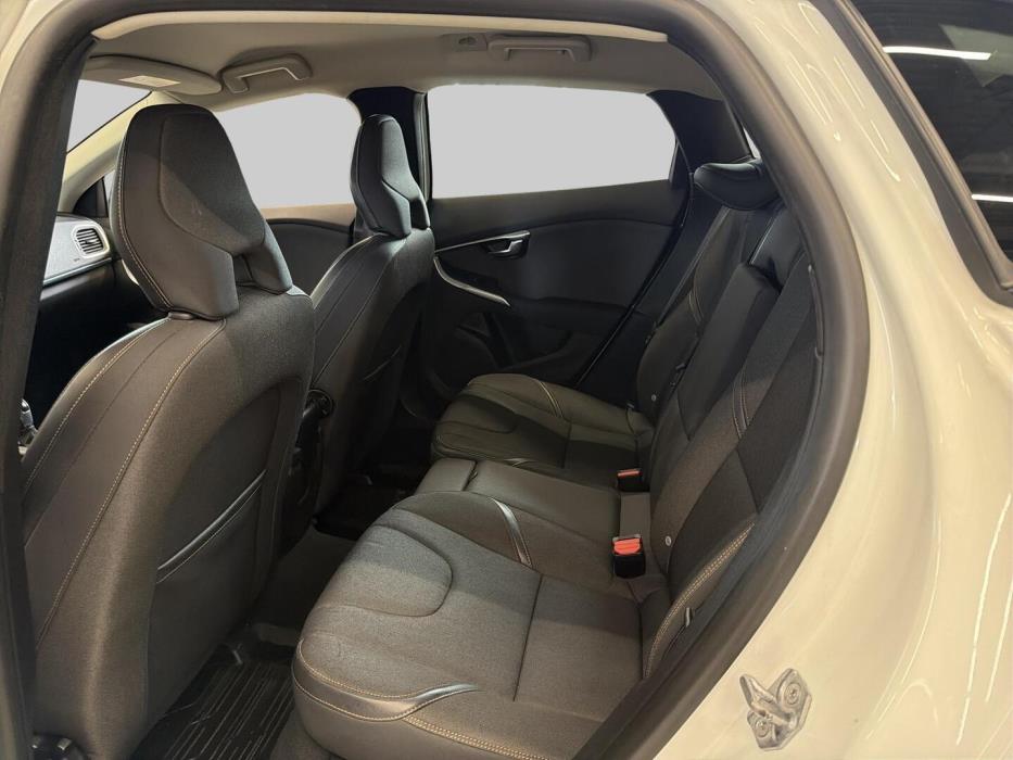 VOLVO V40 Cross Country 2016