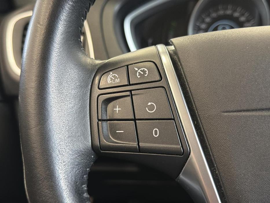 VOLVO V40 Cross Country 2016