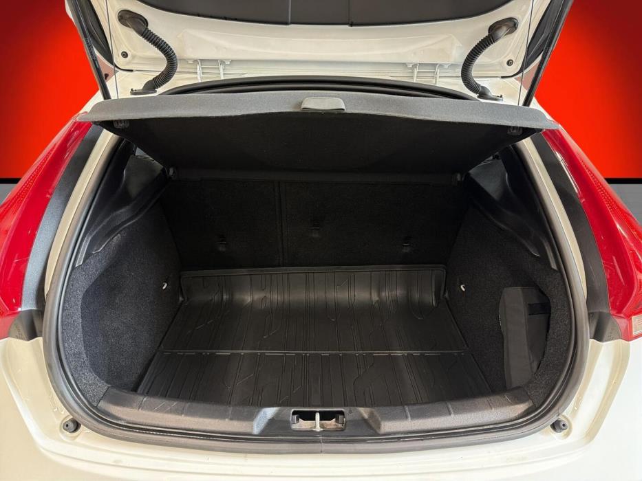 VOLVO V40 Cross Country 2016