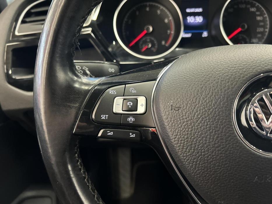 VOLKSWAGEN Touran 2020