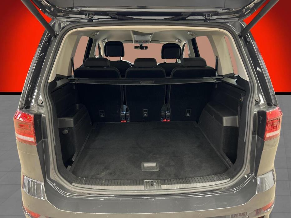 VOLKSWAGEN Touran 2020