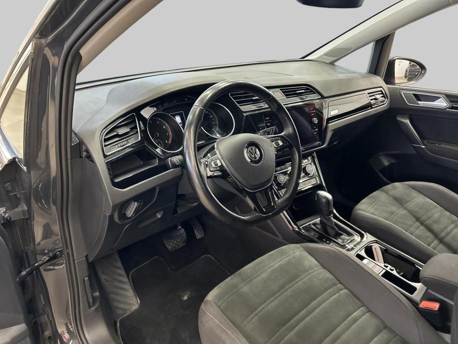 VOLKSWAGEN Touran 2020