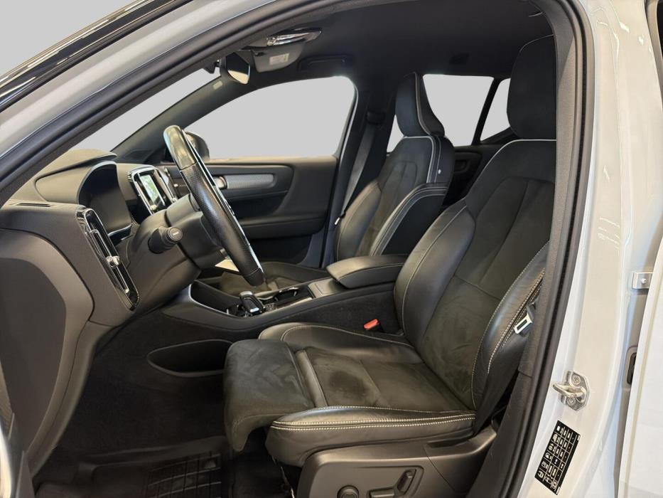 VOLVO XC40 2021