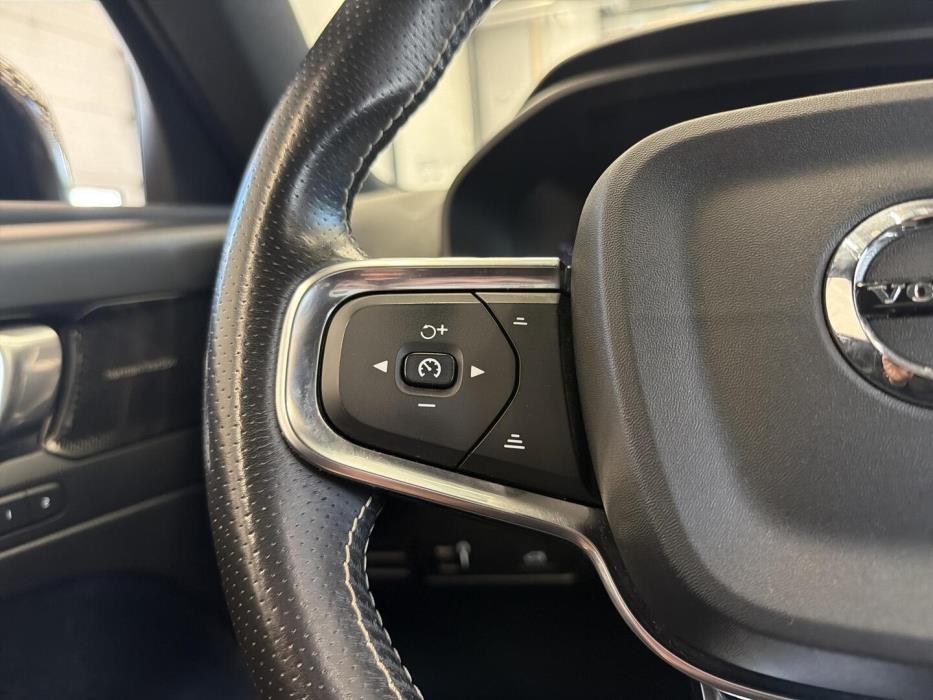 VOLVO XC40 2021