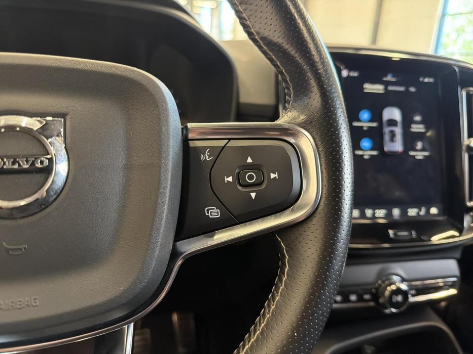 VOLVO XC40 2021