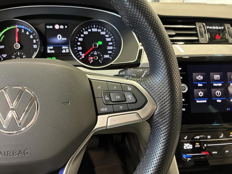 VOLKSWAGEN Passat 2021