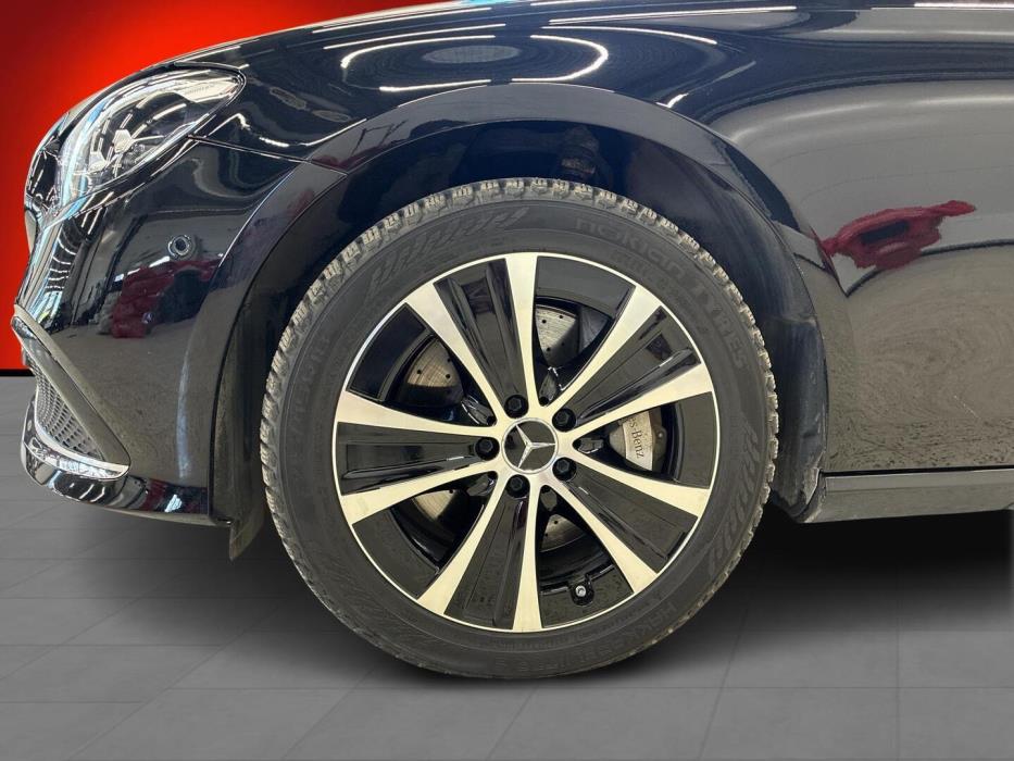 MERCEDES-BENZ E 2022