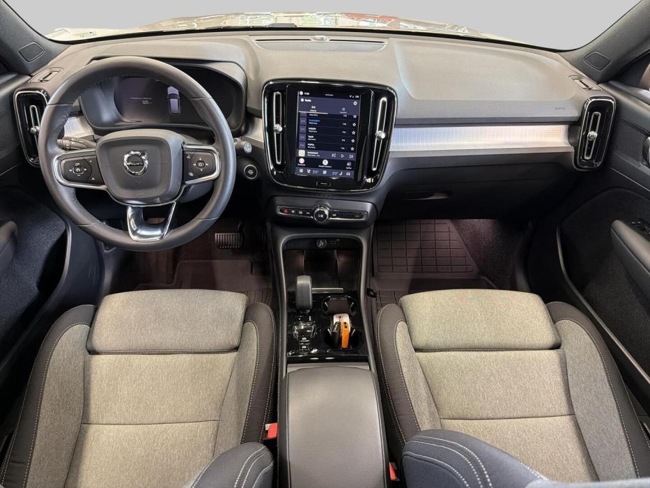 VOLVO XC40 2024