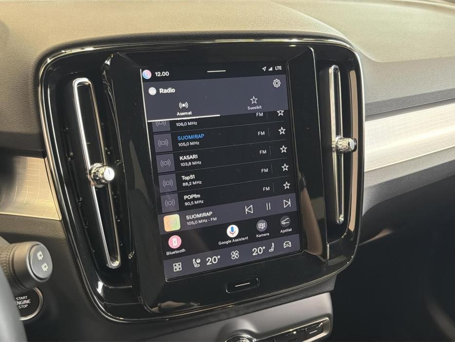 VOLVO XC40 2024
