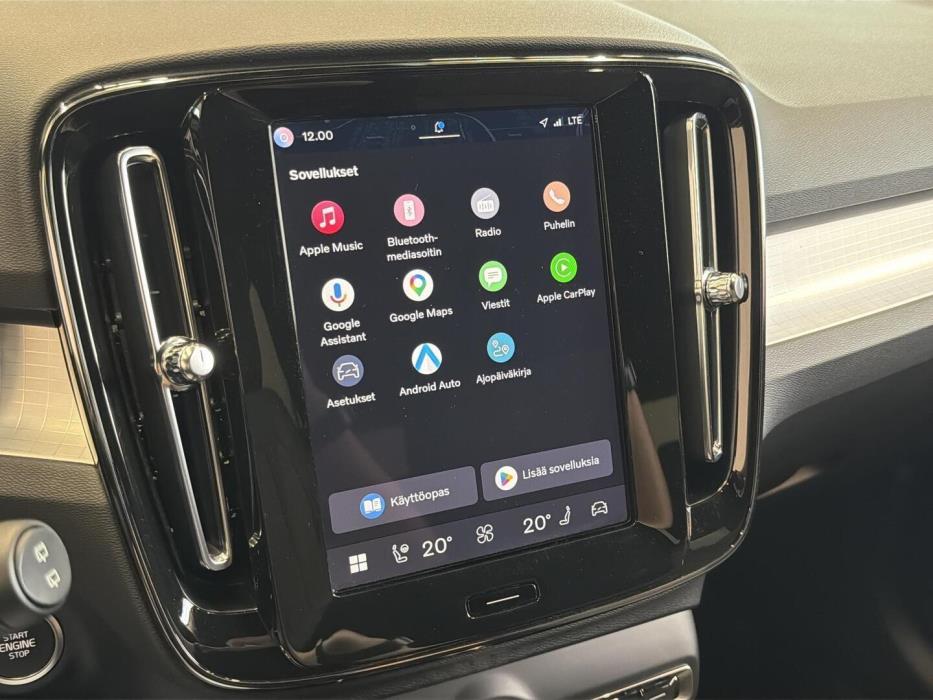 VOLVO XC40 2024