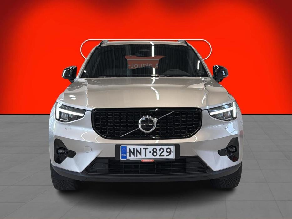 VOLVO XC40 2024